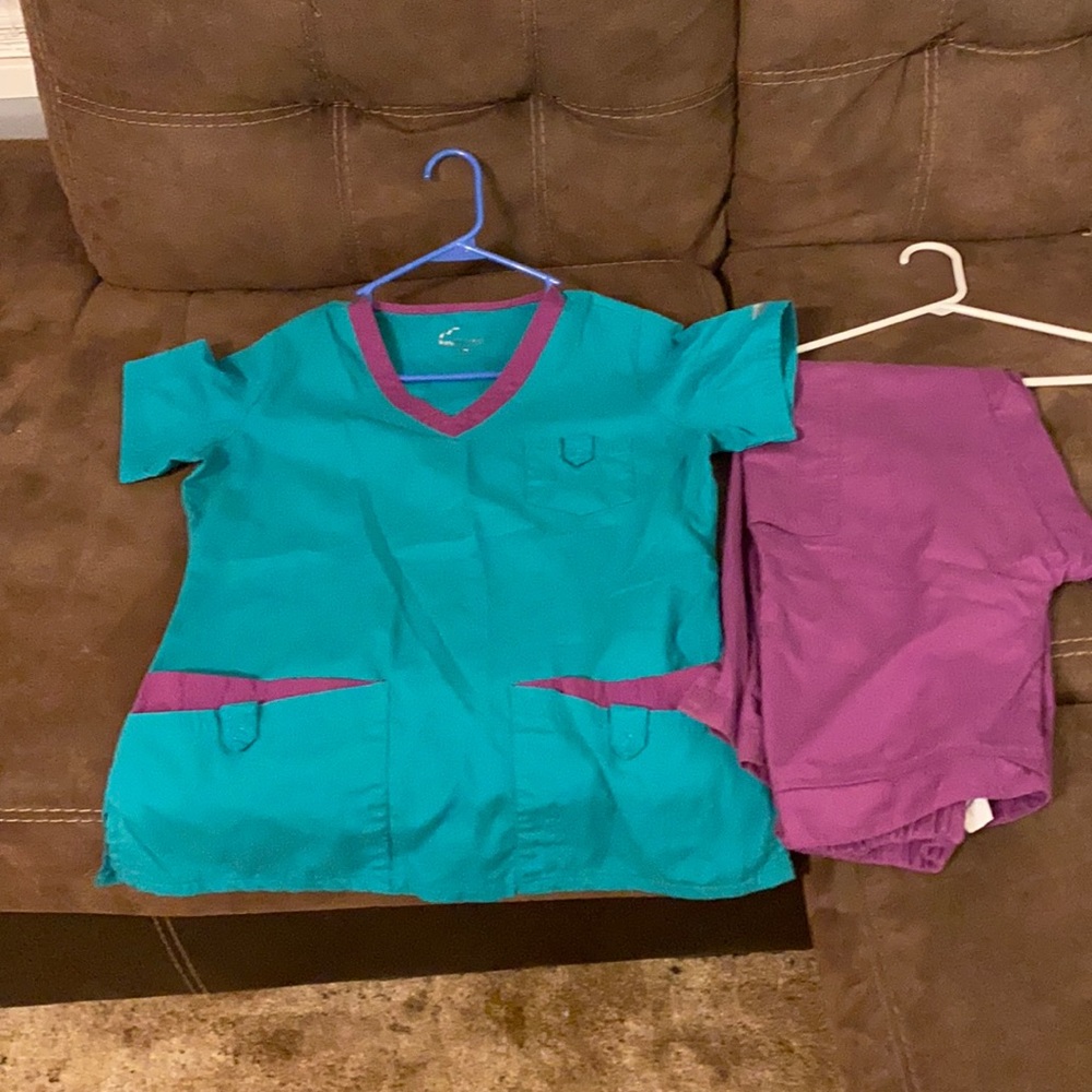 Women’s scrubs-size small